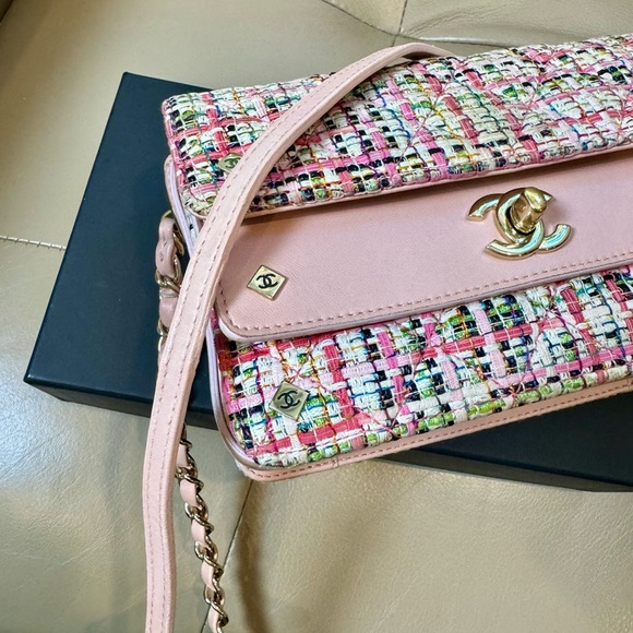 sold x Chanel Tweed & Pink Lambskin Classic Flap Bag - Picture 15 of 16